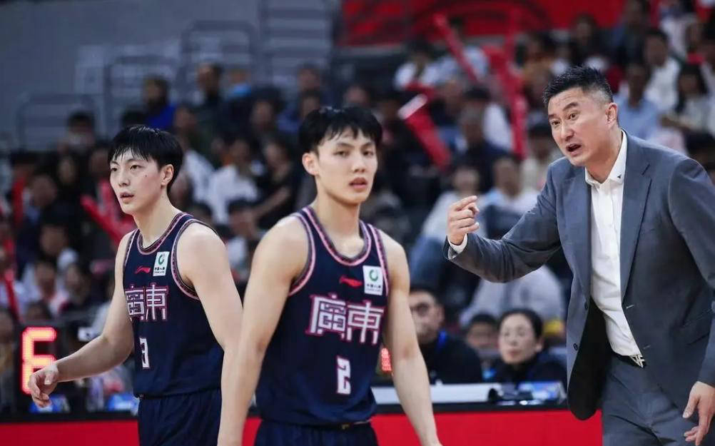 双核进攻再次配合默契，助球队连胜的简单介绍