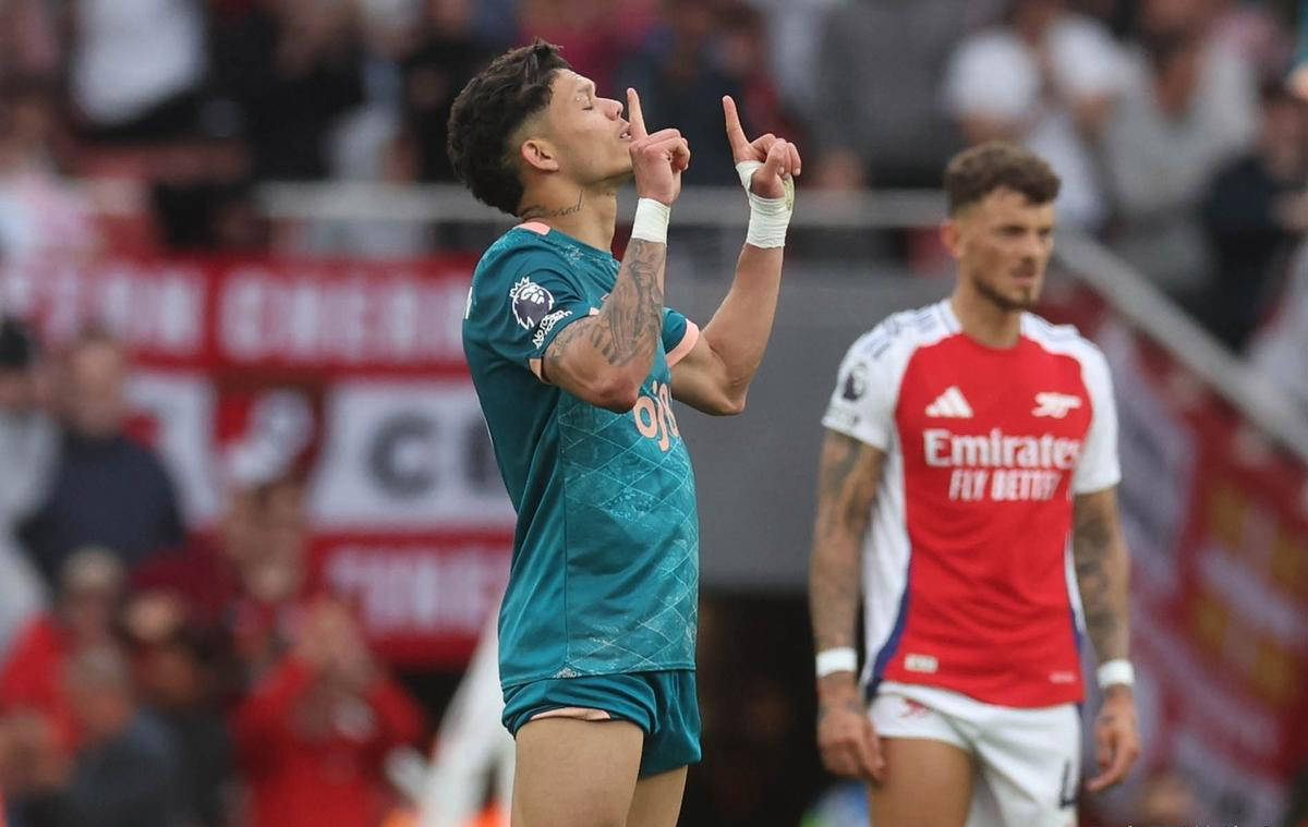 开云体育中国-阿森纳陷入危机，球队备战压力不小