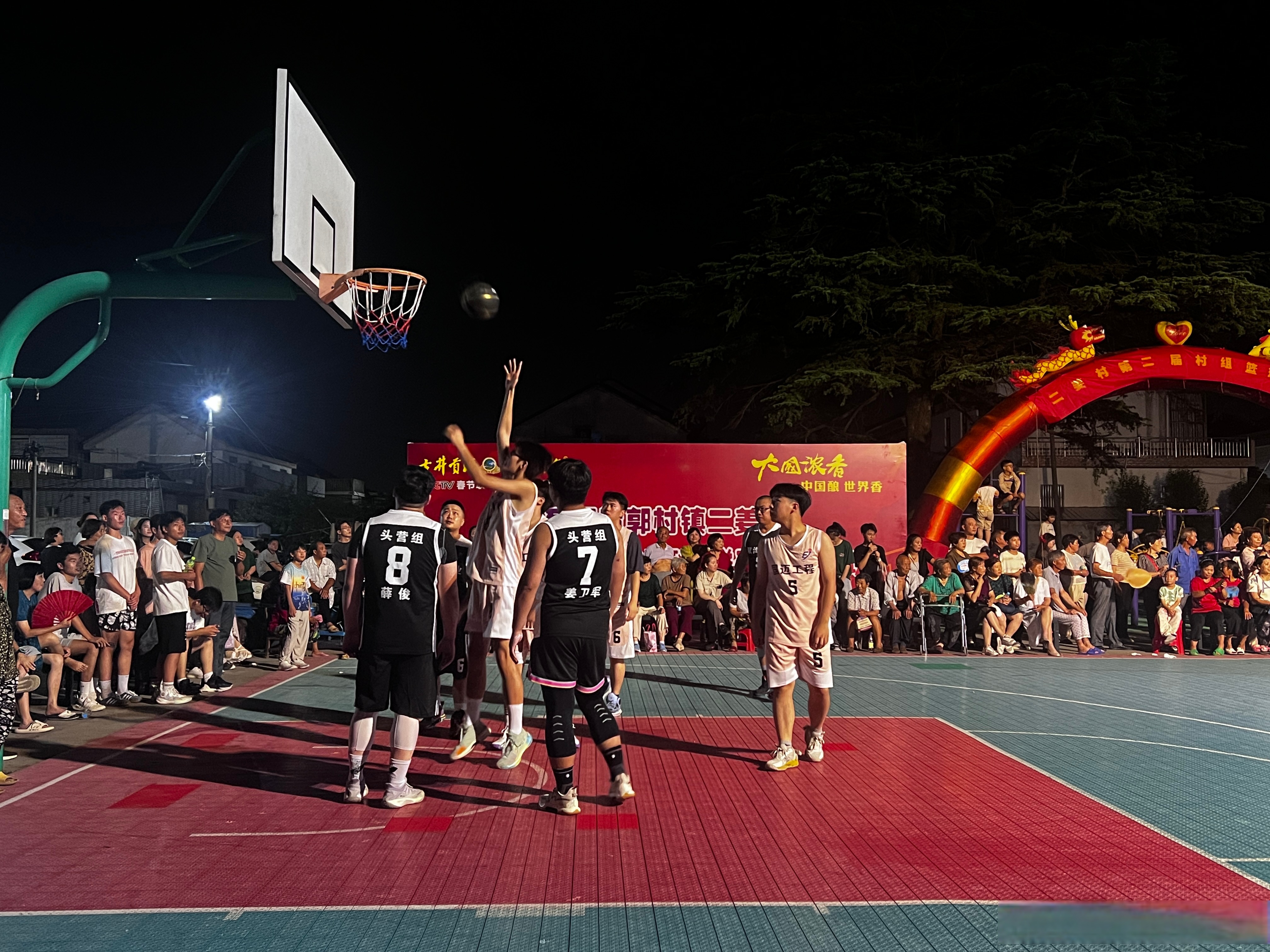 开云官网-关于篮球联赛派对现场热闹非凡，球迷尽兴观战的信息