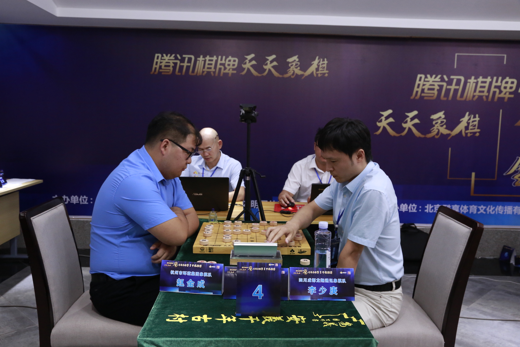 开云体育登录-关于挑战者与卫冕冠军对决，双方你来我往互有胜负的信息