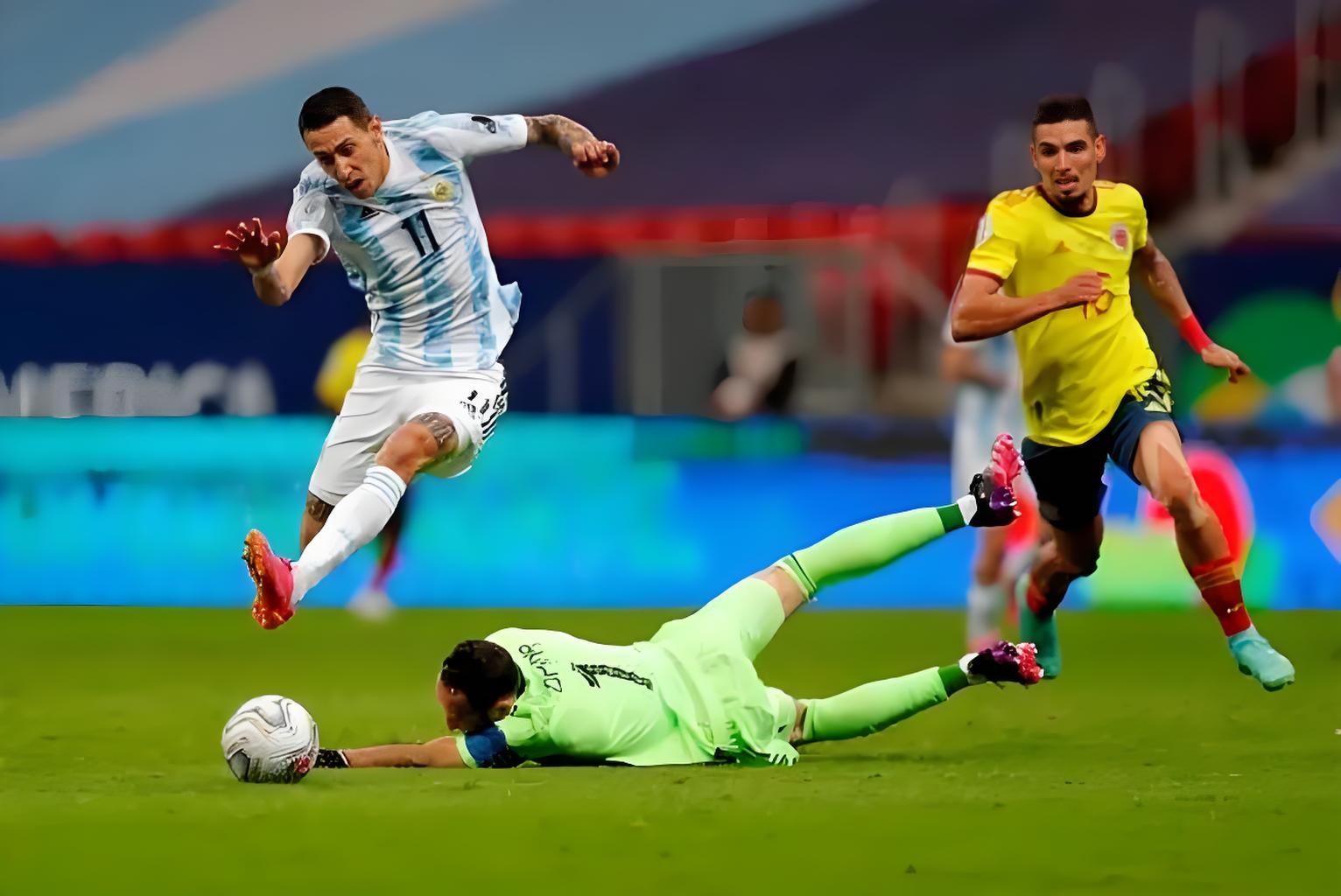 塞维利亚横扫哥伦比亚，内马尔统治全场