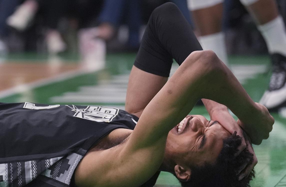 开云体育官网-青岛队逆转马刺，塔图姆统治全场